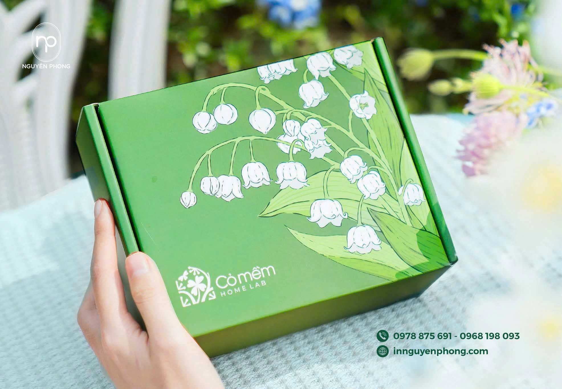 Màu sắc hộp phù hợp với sản phẩm, thương hiệu